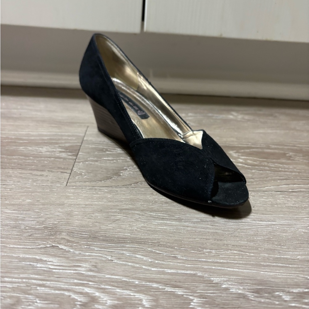 NWOT Steve Madden Black Peep-Toe Wedges